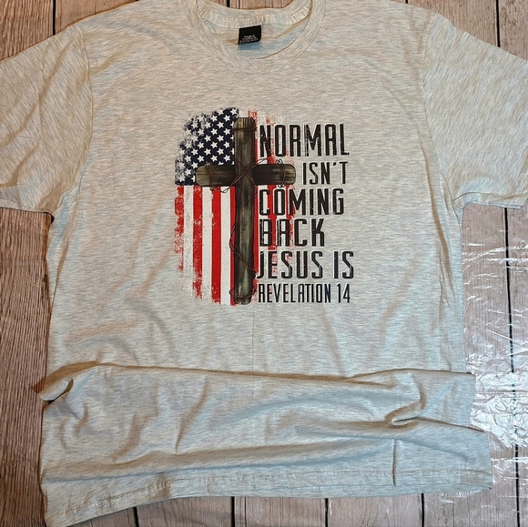 Gray Graphic Tee with Cross and Flag Design - Picture 14 of 16